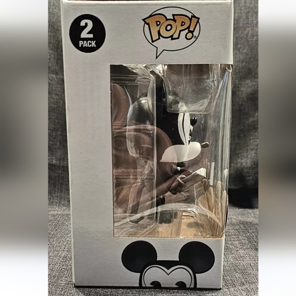 2022 Funko POP! Mickey Mouse & Minnie Mouse D23 EXPO 2022 2pk - Picture 3 of 7